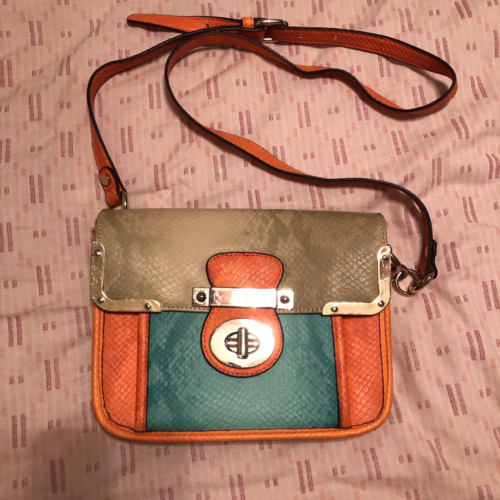 Adorable crossbody bag - EUC!